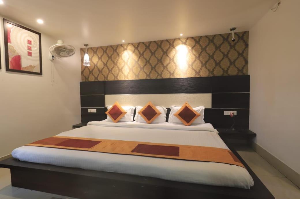 Hotel Rashmi גווהטי מראה חיצוני תמונה