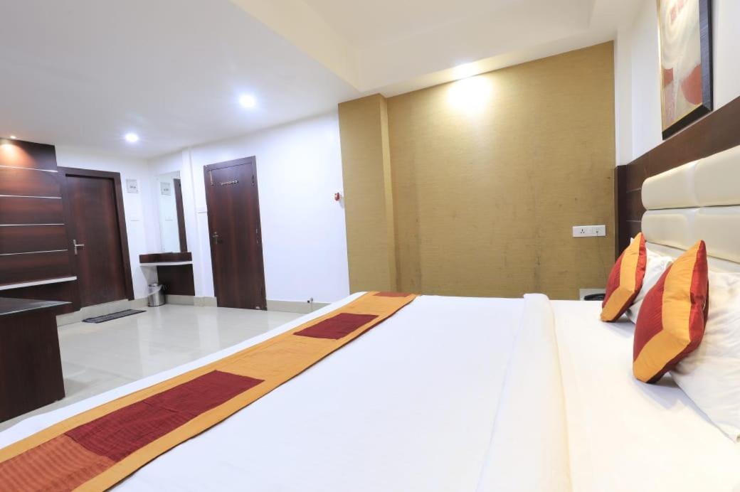 Hotel Rashmi גווהטי מראה חיצוני תמונה