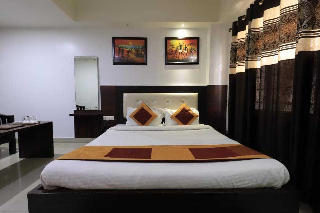 Hotel Rashmi גווהטי מראה חיצוני תמונה