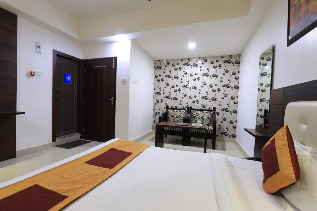Hotel Rashmi גווהטי מראה חיצוני תמונה