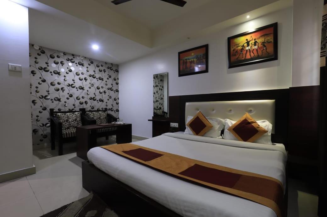 Hotel Rashmi גווהטי מראה חיצוני תמונה