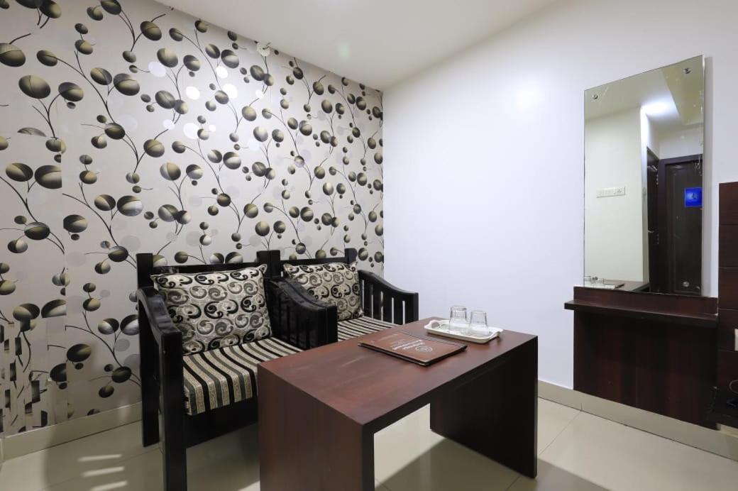 Hotel Rashmi גווהטי מראה חיצוני תמונה